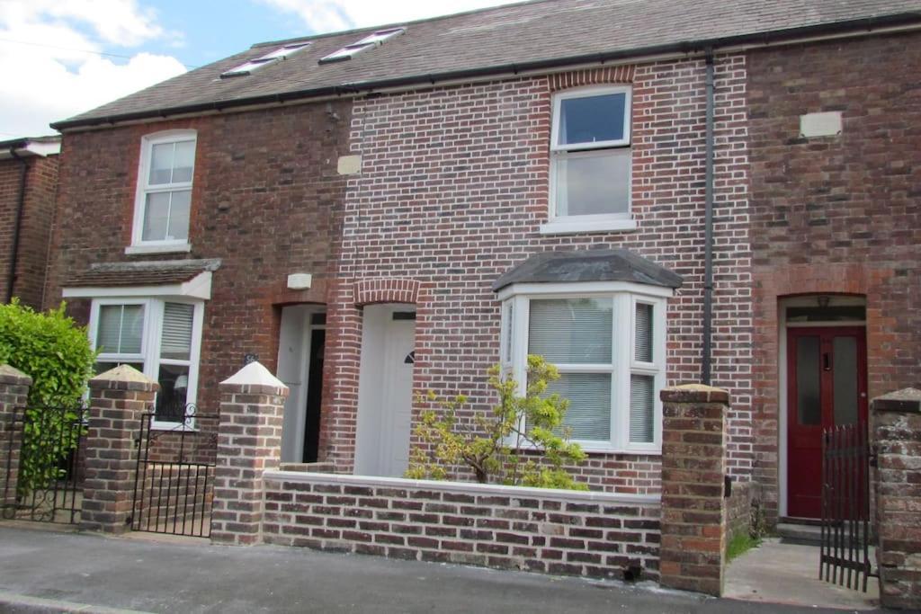 Welcoming Cottage In Chichester Near City Centre Exterior photo