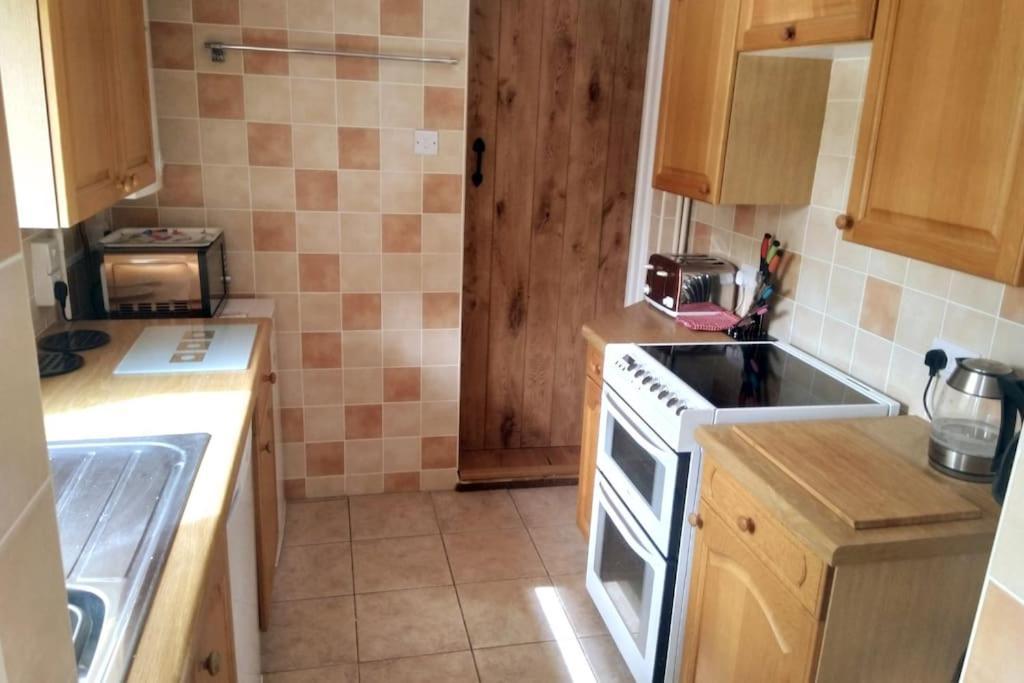 Welcoming Cottage In Chichester Near City Centre Exterior photo