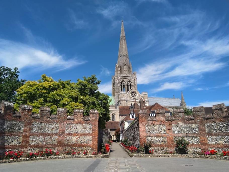 Welcoming Cottage In Chichester Near City Centre Exterior photo