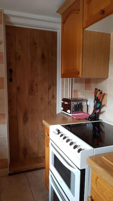 Welcoming Cottage In Chichester Near City Centre Exterior photo